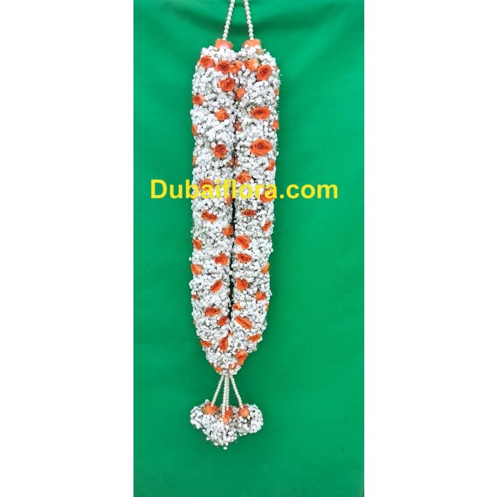 Garland with full of jispofilia and elegent touch of orange baby roses