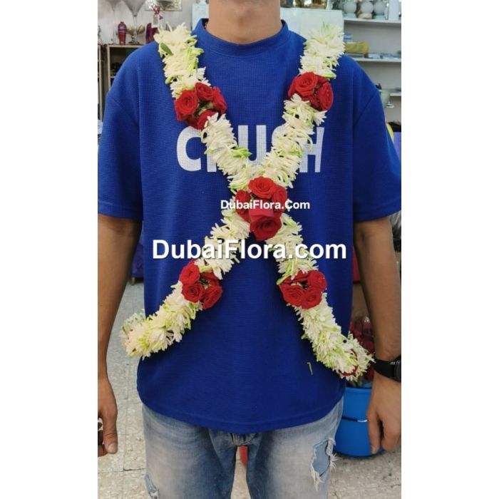 baddi with tuberoses and red baby roses 